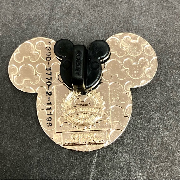 Disney Mickey Ears Santa Pin 2011 - Picture 9 of 13